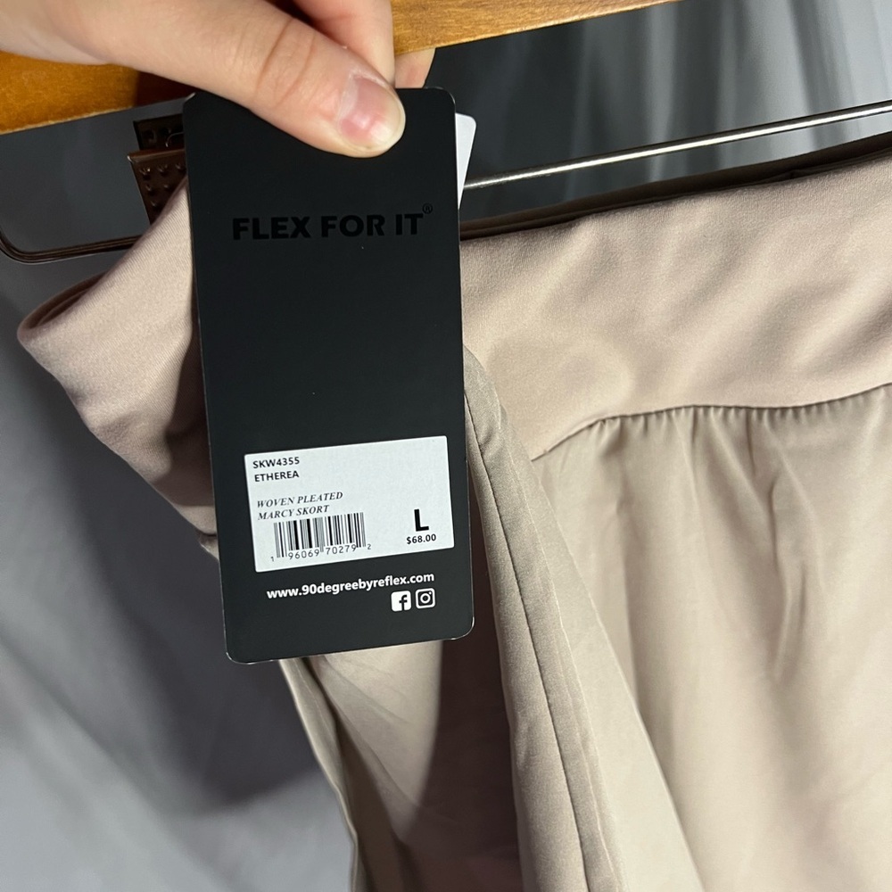 NWT 90 degree by Reflex women’s woven pleated Marcy skort size L in tan colored - Picture 5 of 7